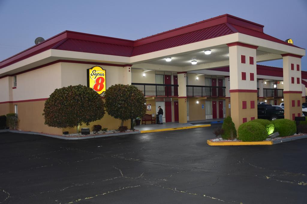 Super 8 By Wyndham Tifton Hotel Exterior photo